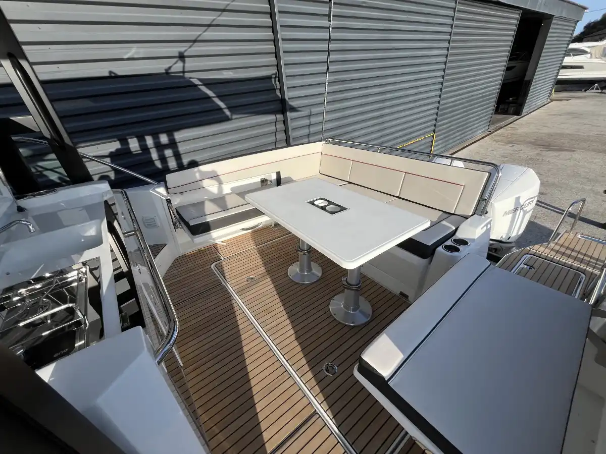 Cap Camarat 10.5 WA extérieur 2