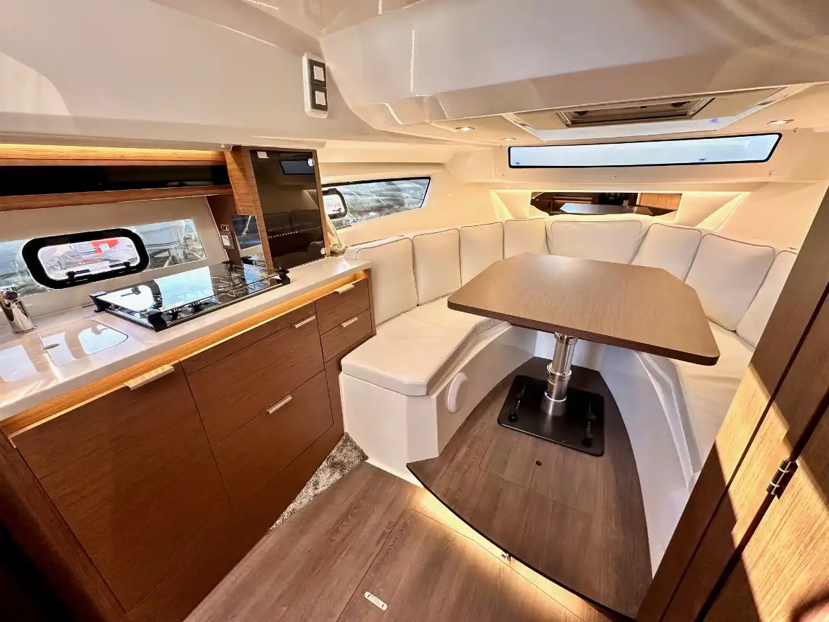 Cap Camarat 10.5 intérieur