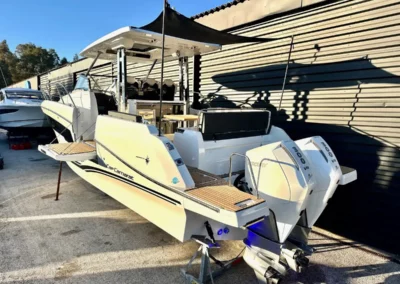 Vue arrière du Cap Camarat 10.5 WA