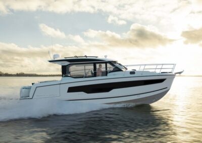 Merry Fisher 1095 Fly Série 2 en navigation sur la mer