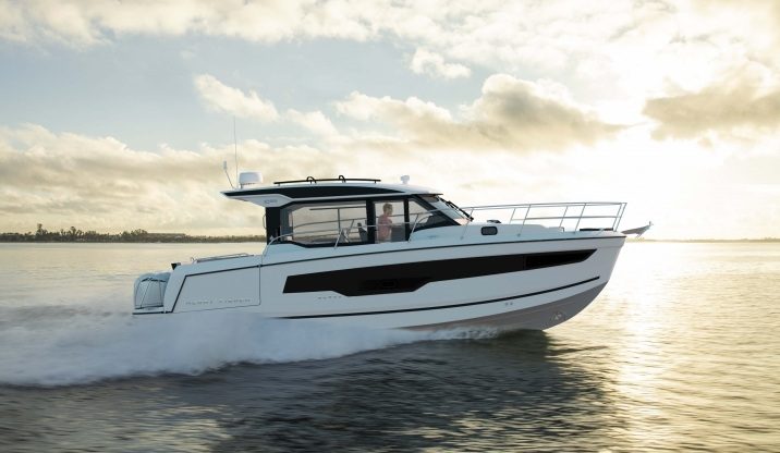 Merry Fisher 1095 Fly Série 2 en navigation sur la mer