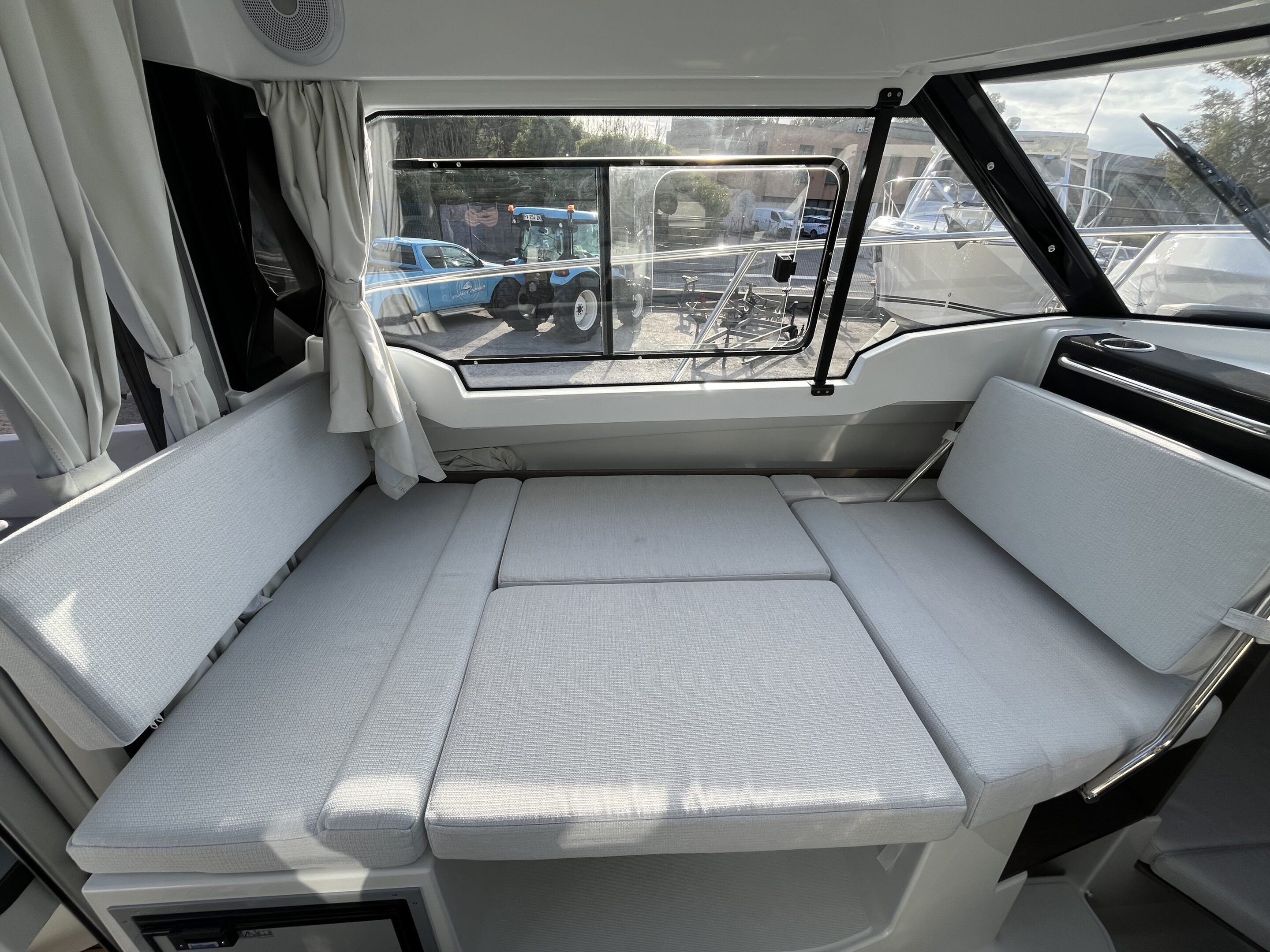 Salon transformable en couchage du Merry Fisher 795 Série 2